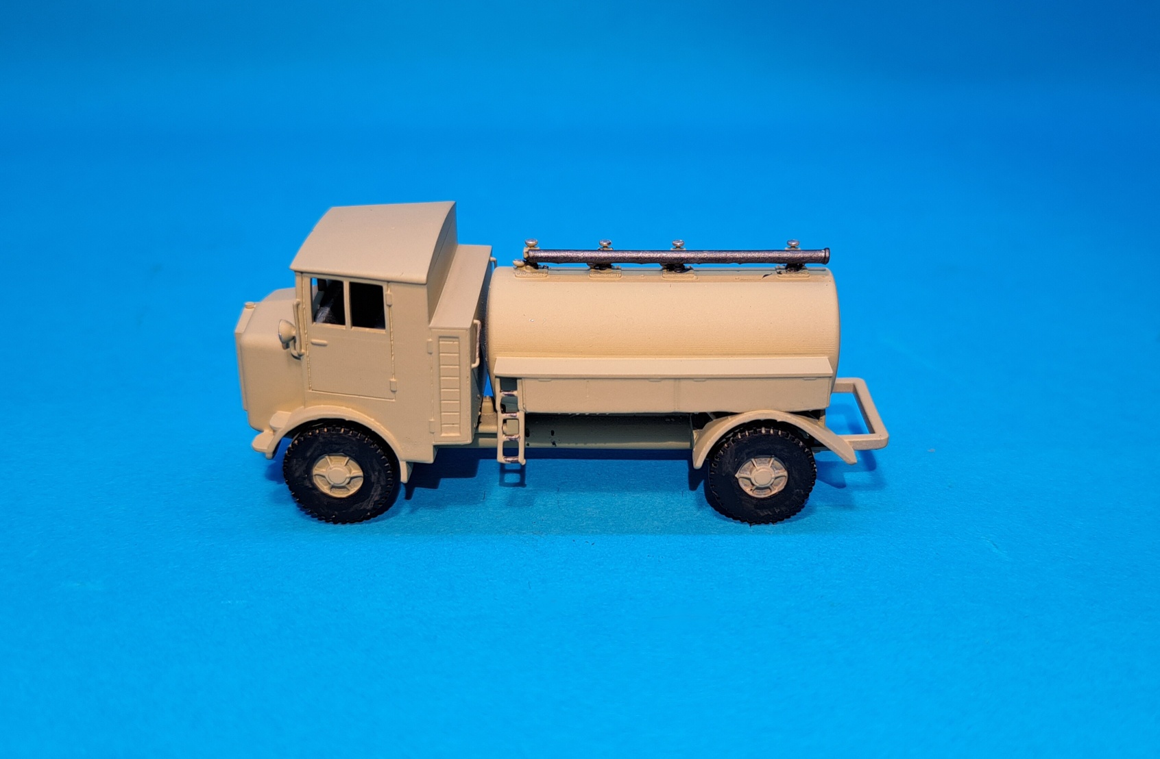 Tatra 23 - cisterna - 1:87      