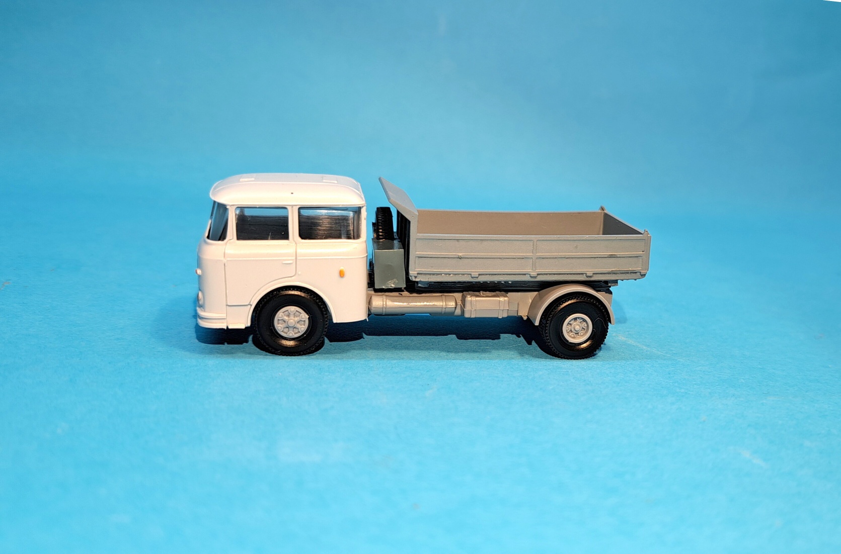 Škoda 706  - sklápěč - 1:87      