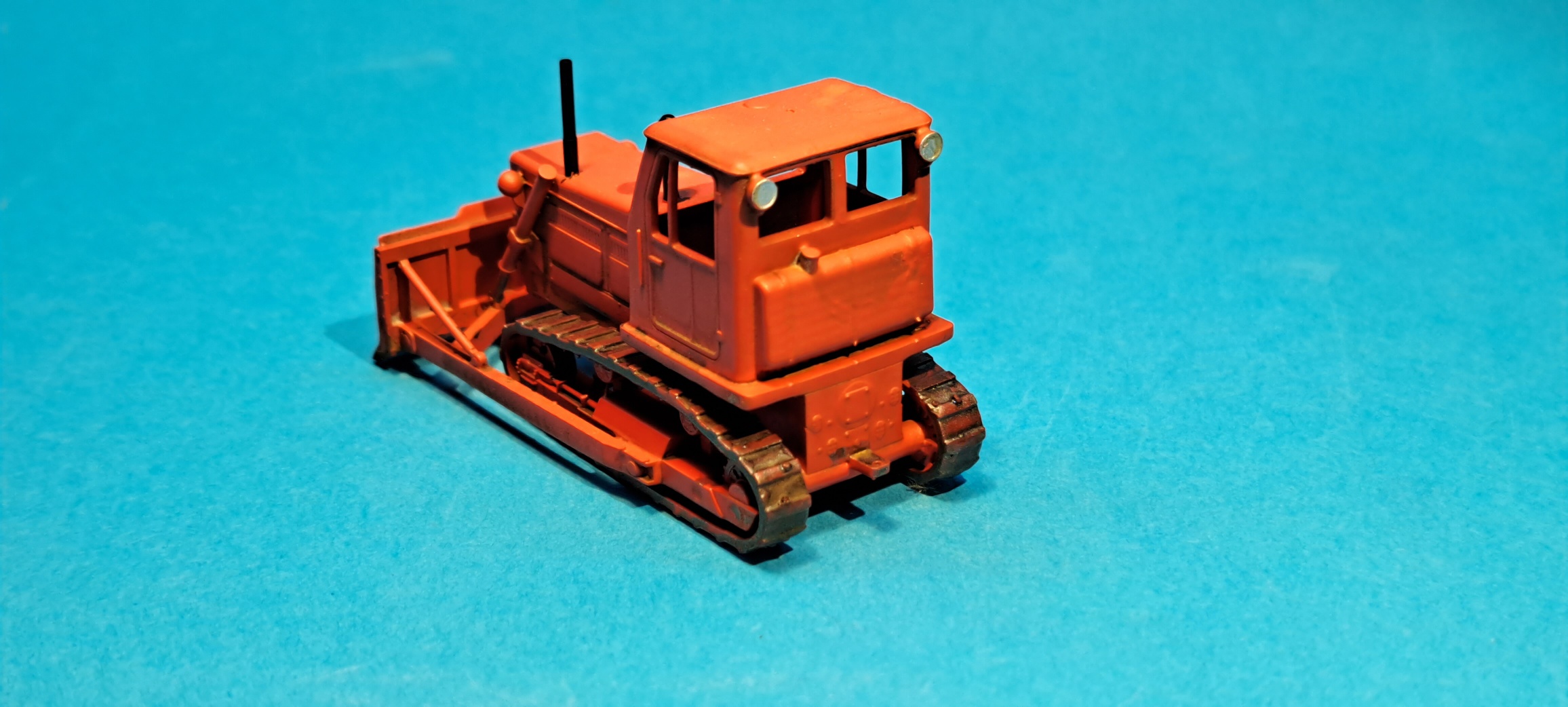 Buldozer T-4A - 1:87    
