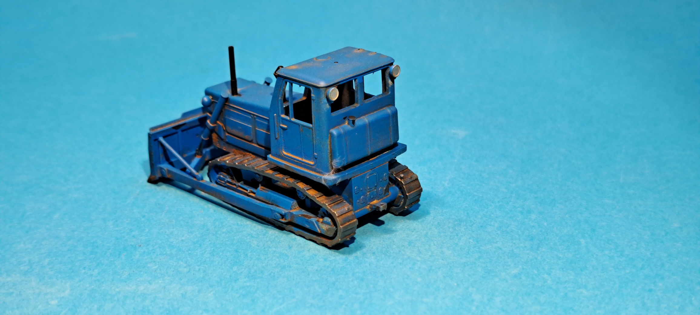 Buldozer T-4A - 1:87    
