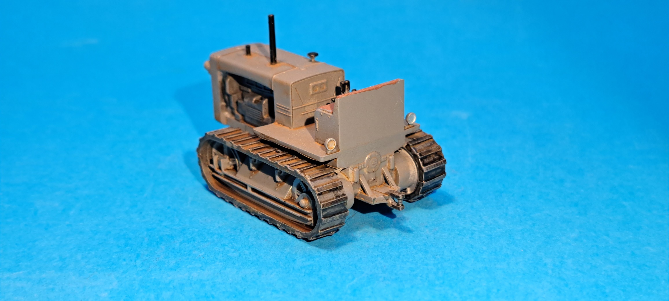 pásový traktor Stalinec 65 - 1:87    