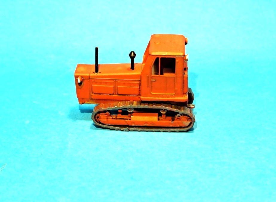 pásový traktor T-4A - 1:87    