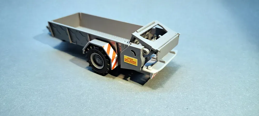 1:43 - rozmetadlo RUR-5 k traktoru Zetor Crystal 12045 - hotový model - šedá