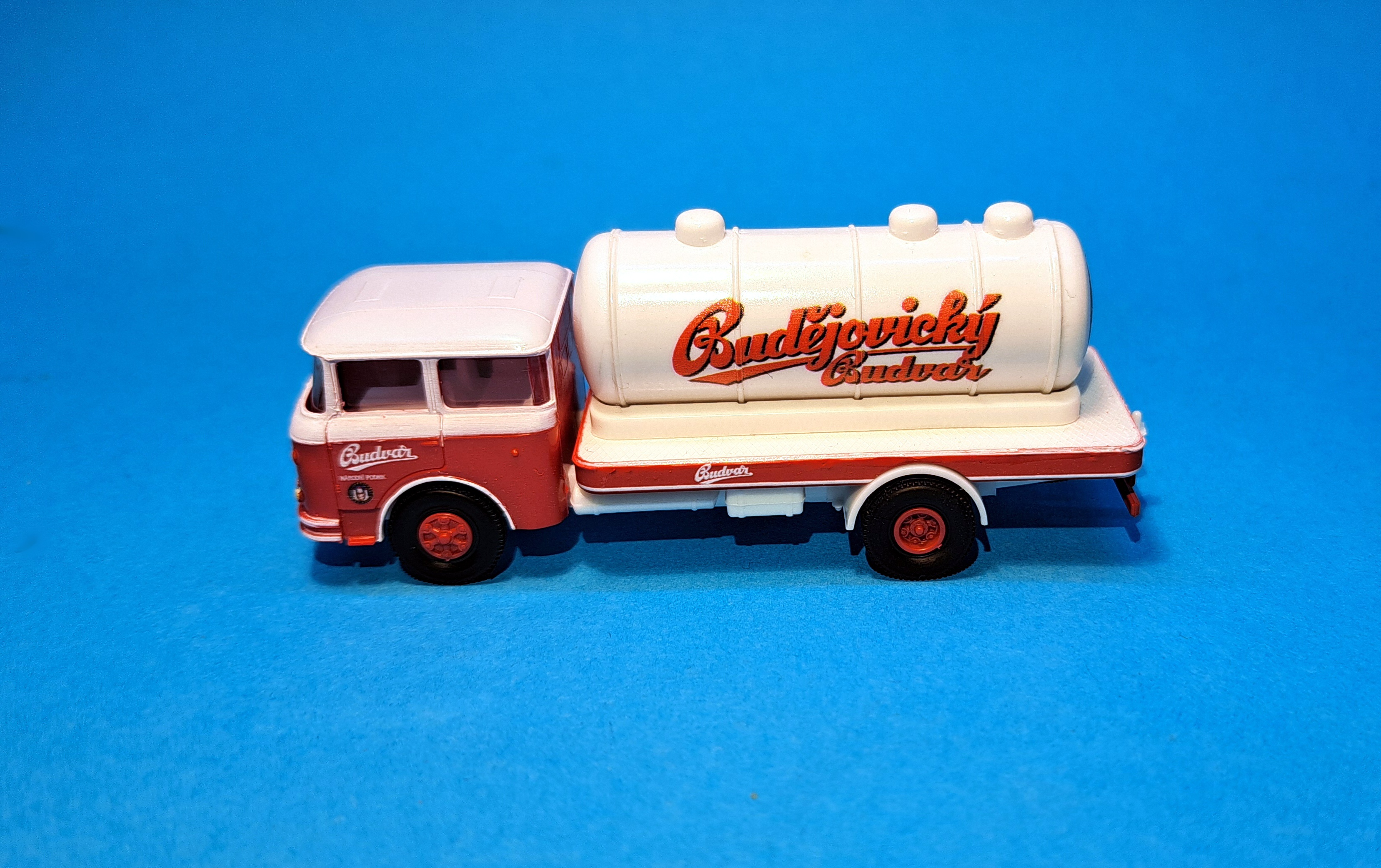 1:87 - Škoda 706 - pivní cisterna Budějovický Budvar