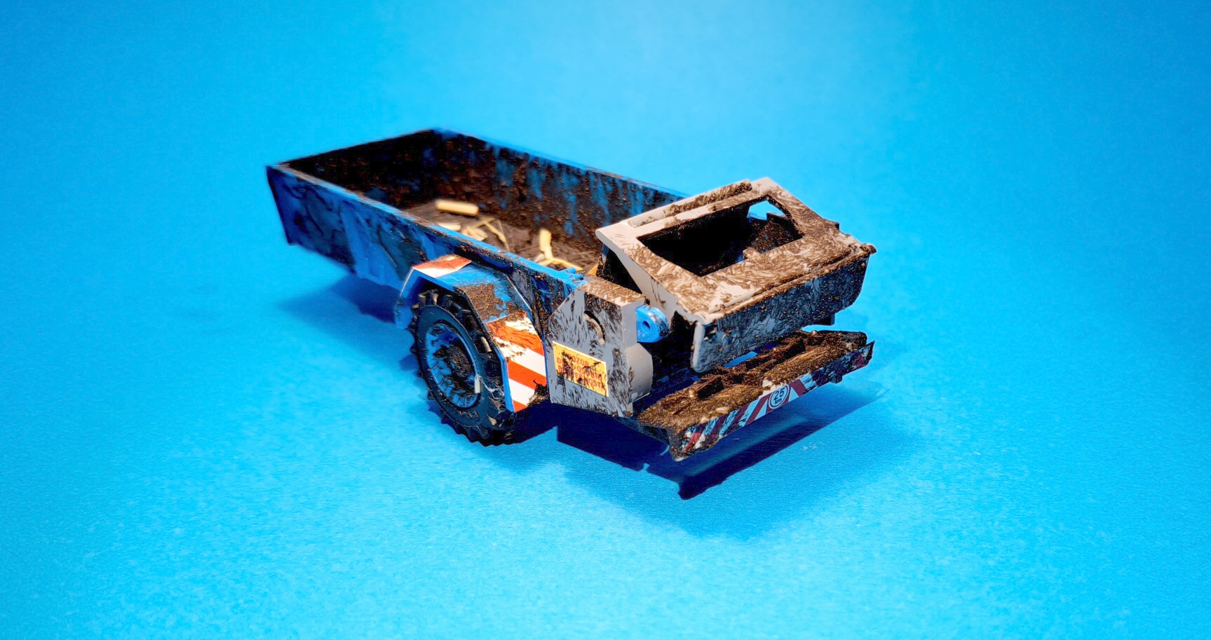 1:43 - rozmetadlo RUR-5 k traktoru Zetor Crystal 12045 - modré