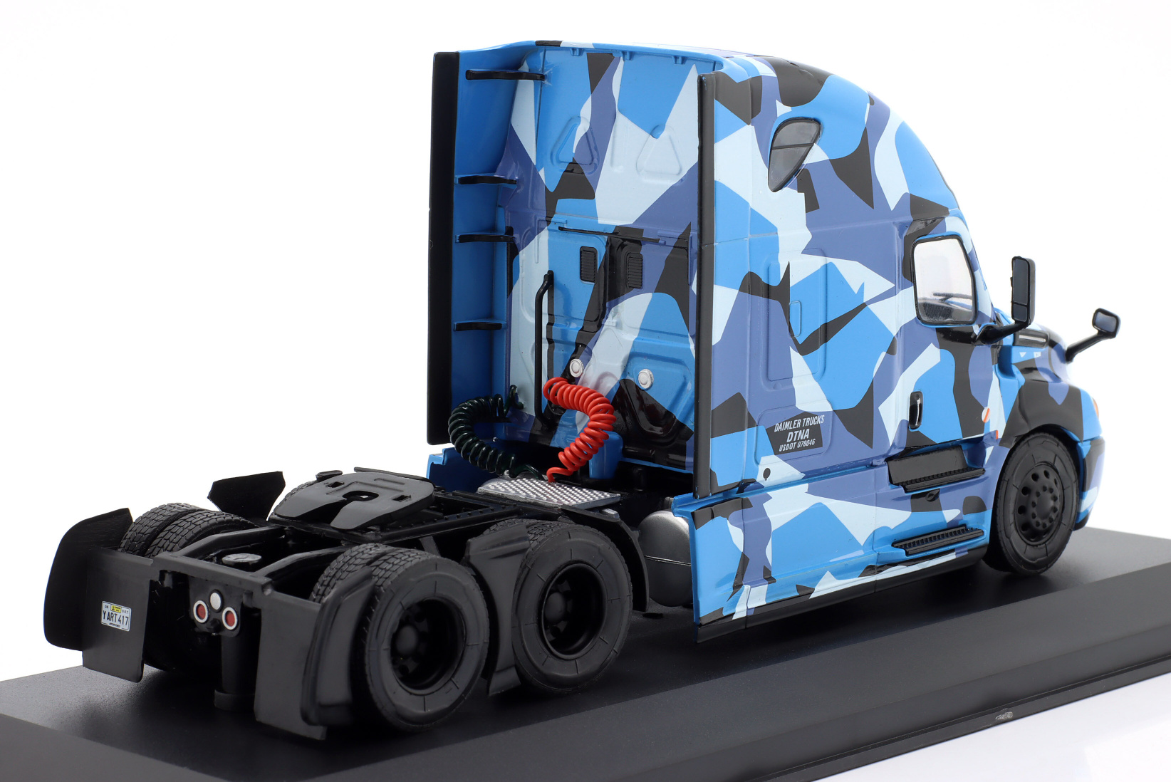 1:43 - Freightliner Cascadia 2018