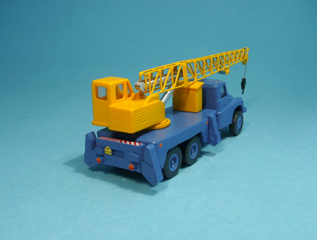 TATRA 138 jeřáb HSC-5 krátké rameno - 1:87