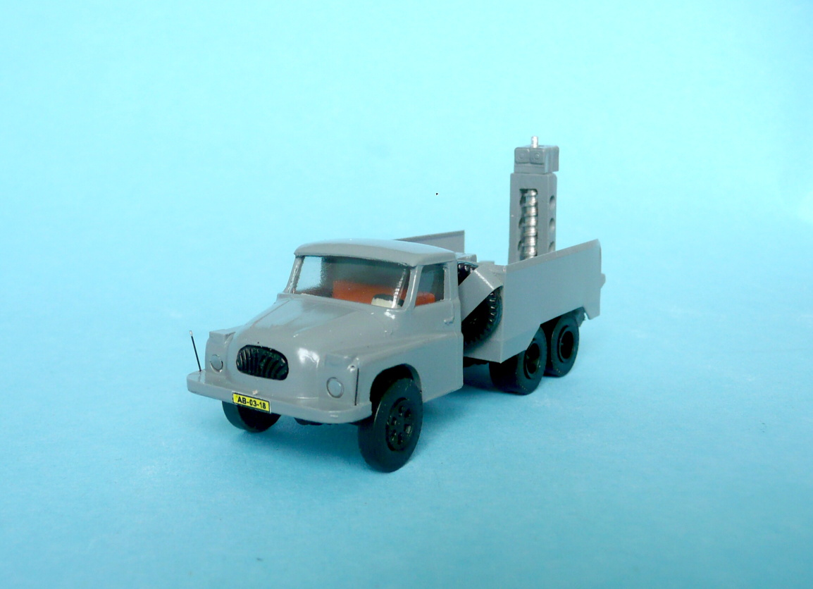 TATRA 138 vrtná souprava šedá - 1:87