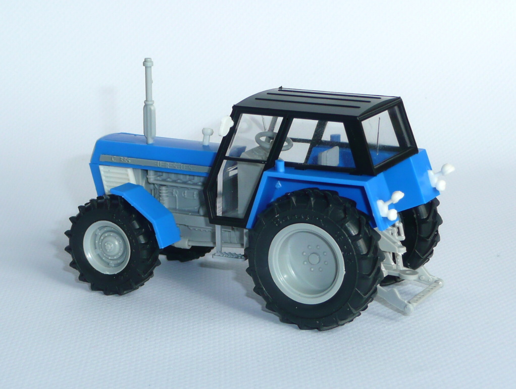 1:43 - traktor URSUS C-385 - modrý - stavebnice