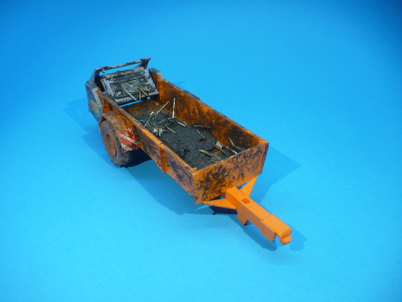 1:43 - rozmetadlo RUR-5 k traktoru Zetor Crystal 12045 -oranžová