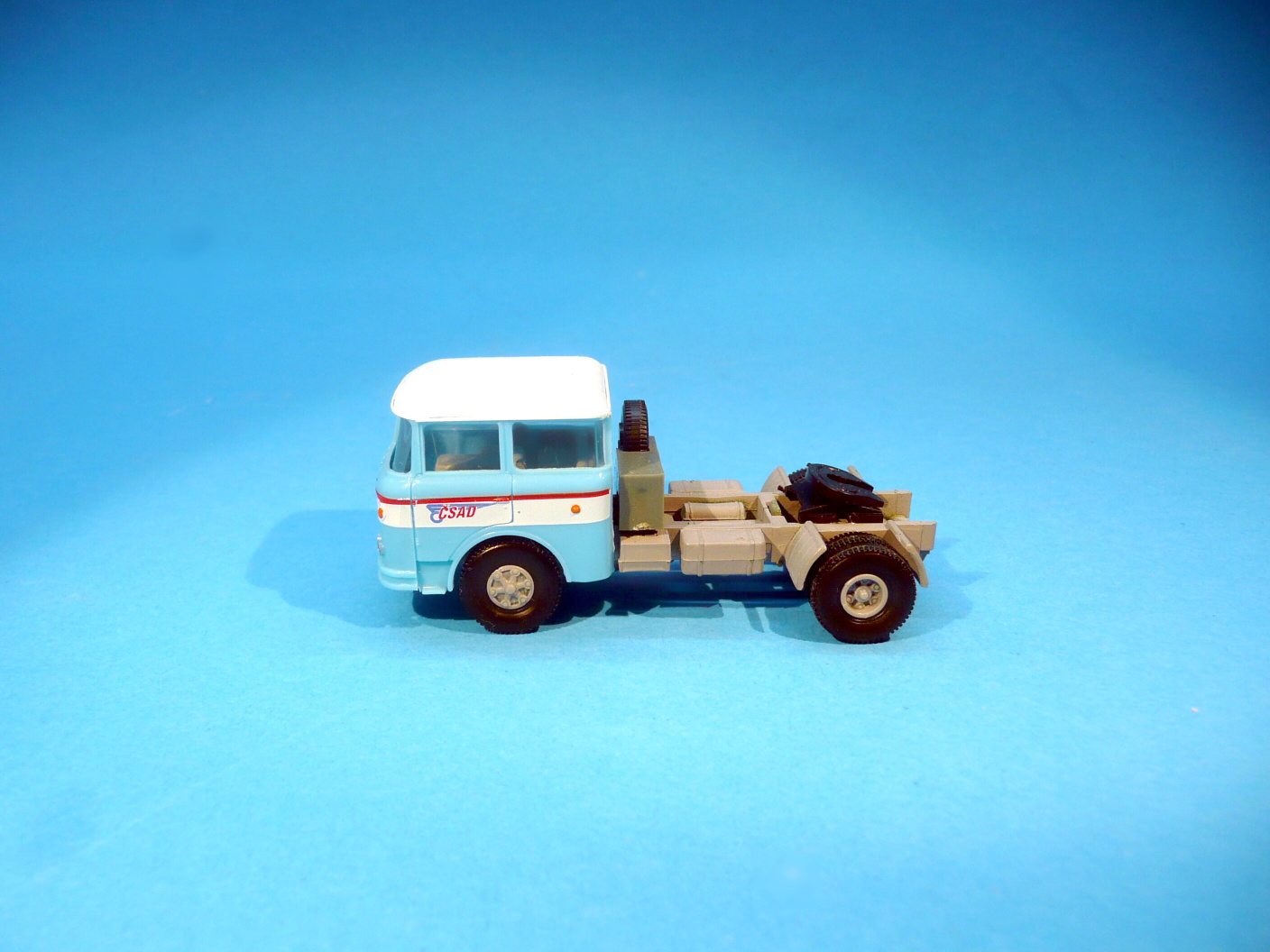 Škoda 706 - tahač ČSAD - TRILEX kola 1:87 