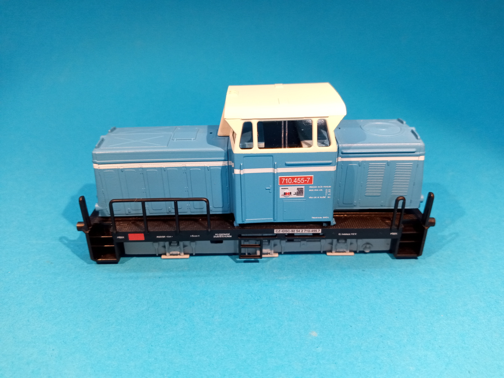 T334 - 710.455-7 - kompletní karoserie - 1:87