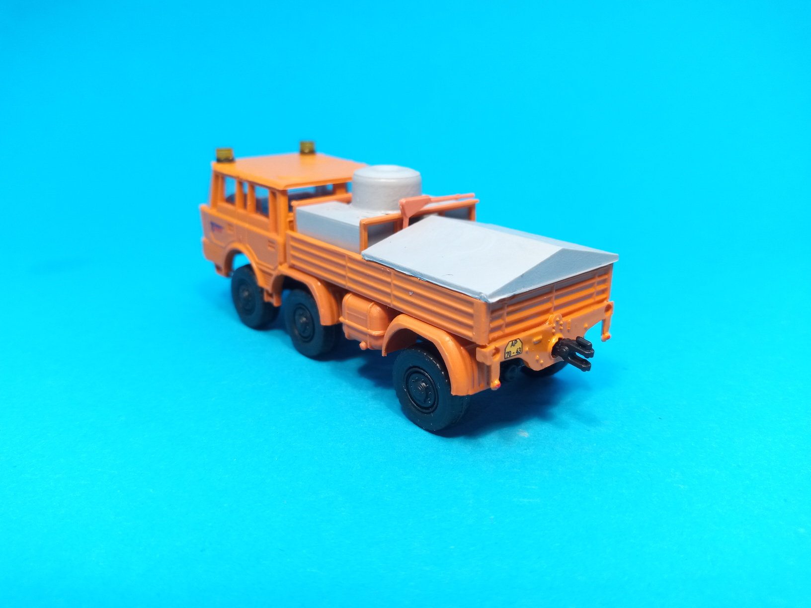 TATRA 813 6x6 TP  s plachtou - 1:87 