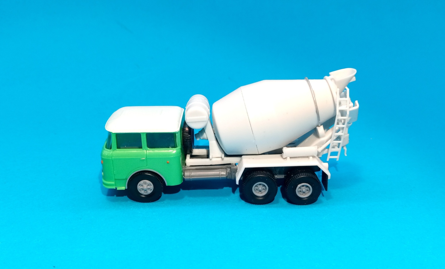 Škoda 706 - 6x6 Betonmix - 1:87    