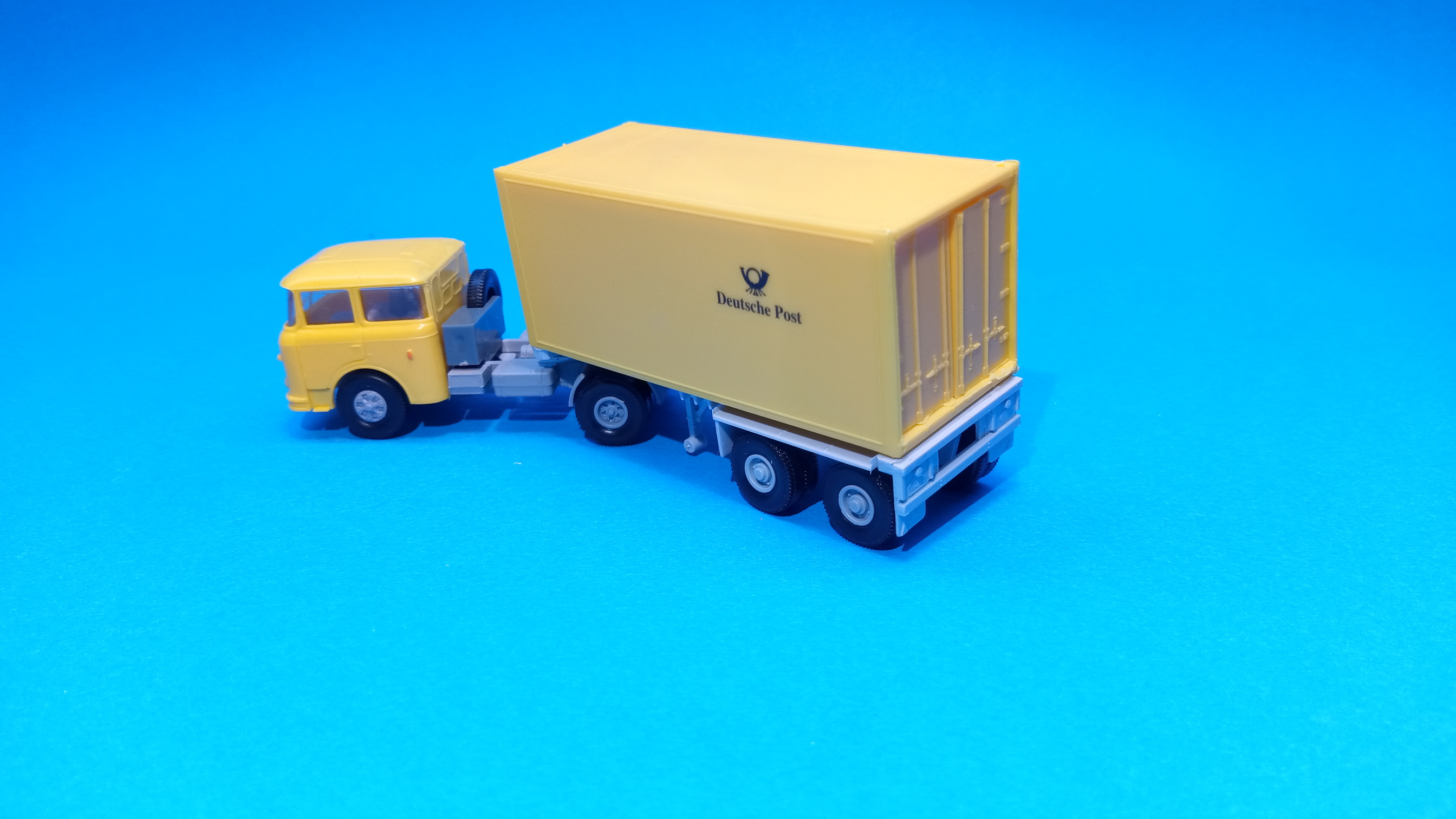 * Škoda 706 - tahač s návěsem - Deutsche Post 1:87    