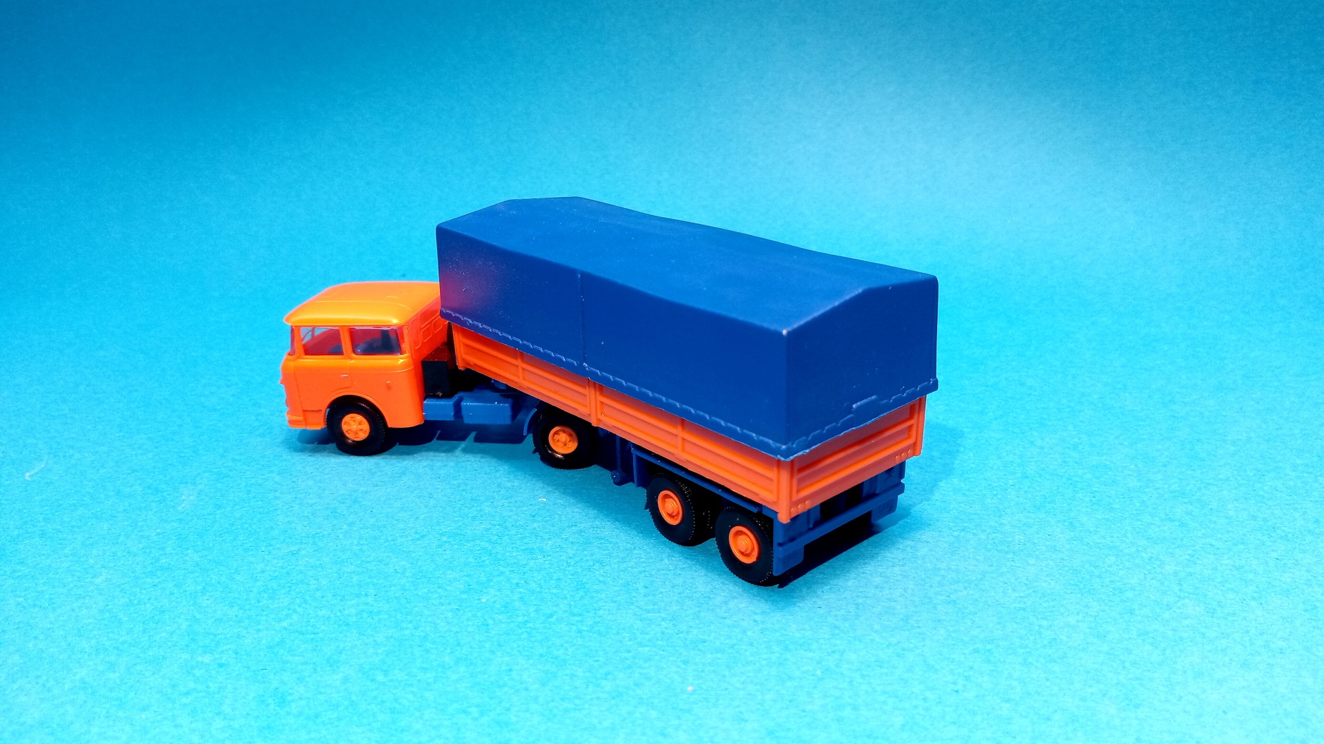 * Škoda 706 - tahač s návěsem - valník oranžový 1:87    