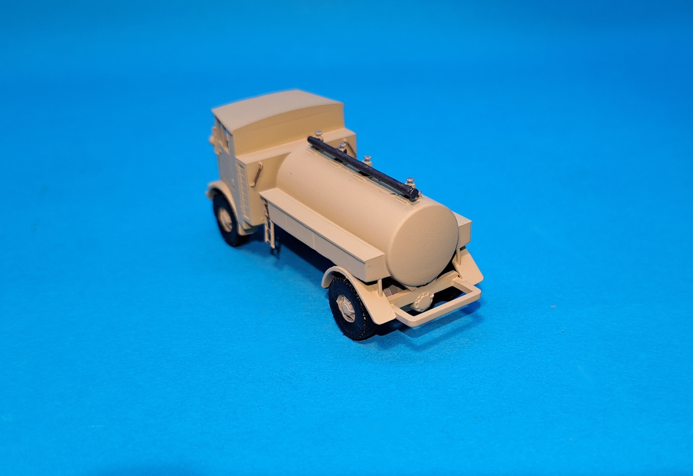 Tatra 23 - cisterna - 1:87      