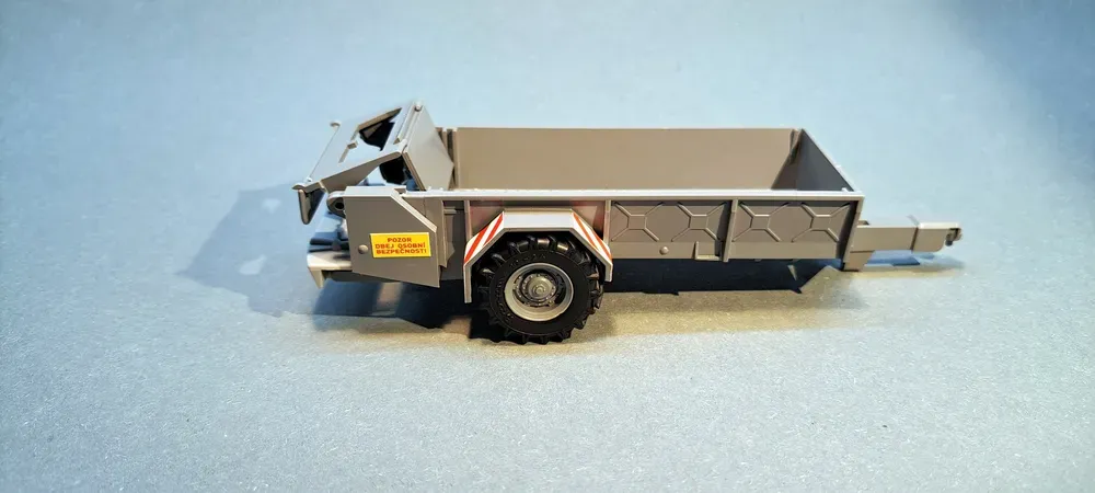 1:43 - rozmetadlo RUR-5 k traktoru Zetor Crystal 12045 - hotový model - šedá
