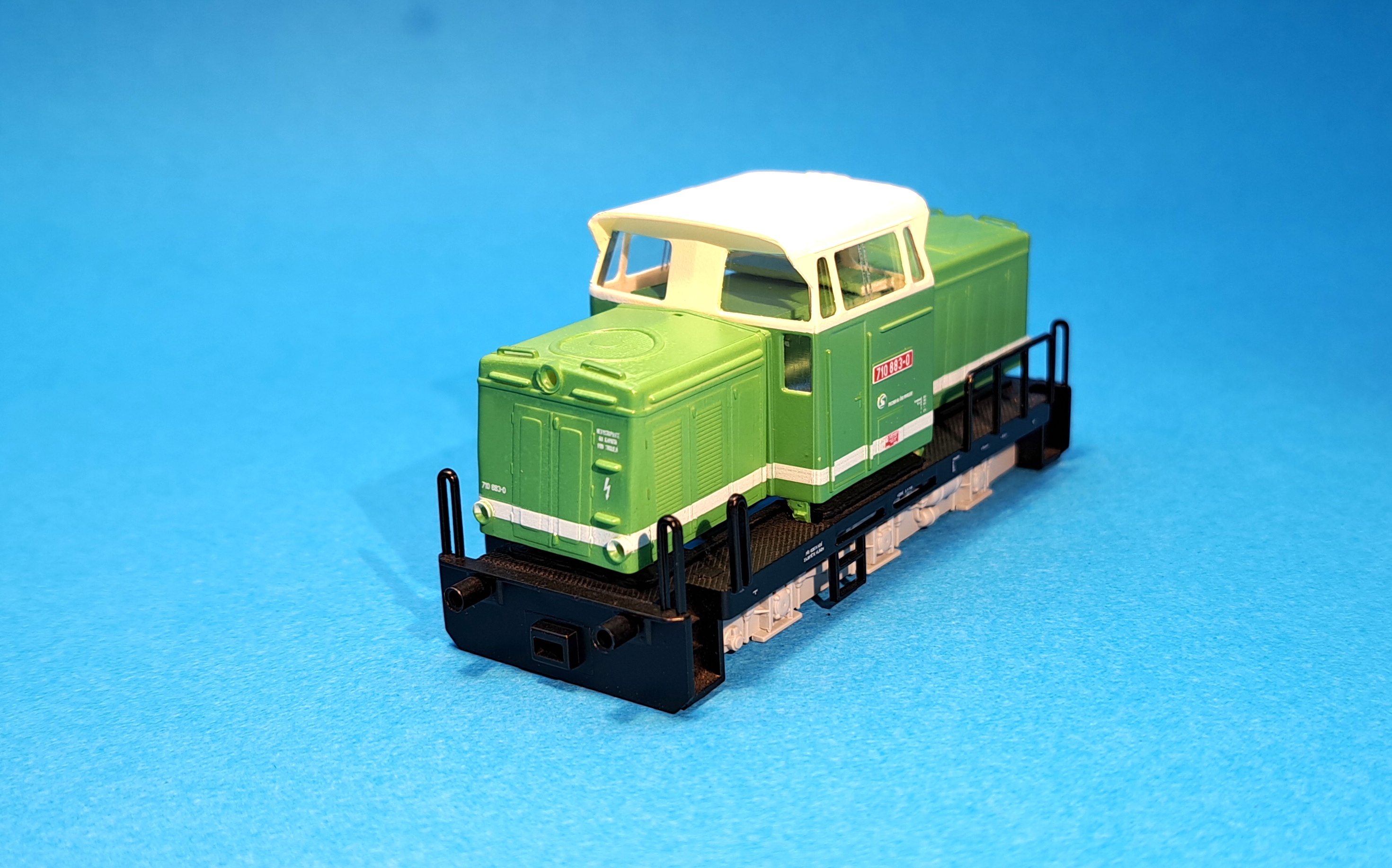 T334 - 710.883-0 - kompletní karoserie - 1:87