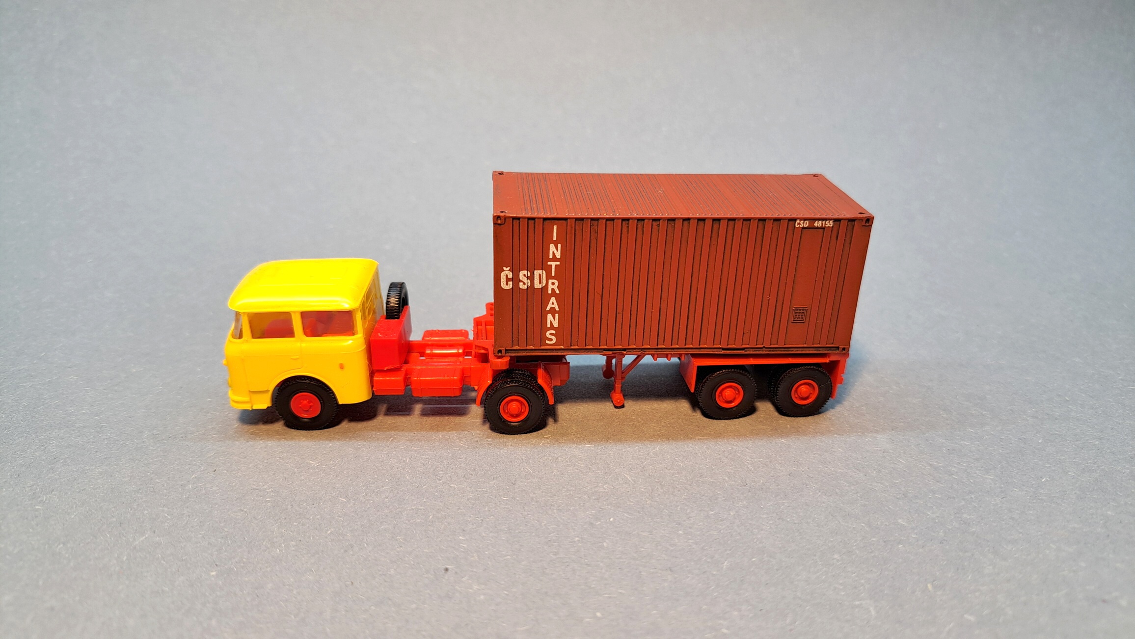 * Škoda 706 + návěs s 20" kontejnerem - 1:87    