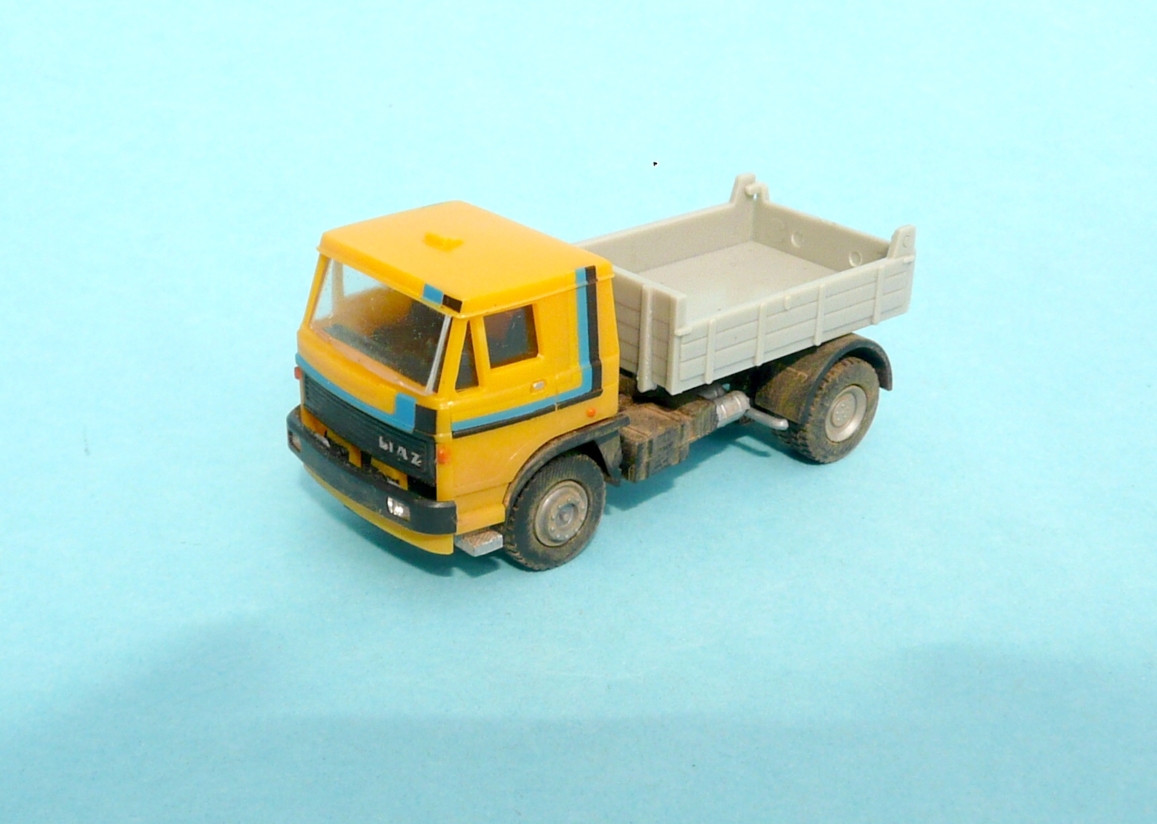 1:87 - LIAZ  - sklápěč krátký S1 - patinovaný