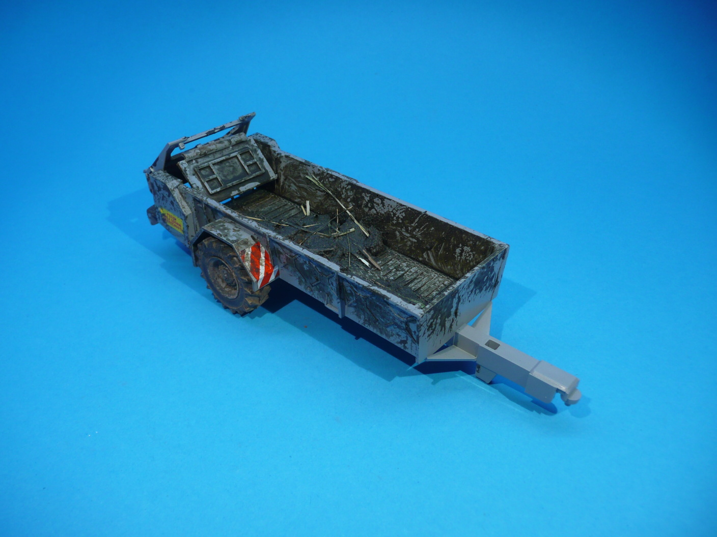 1:43 - rozmetadlo RUR-5 k traktoru Zetor Crystal 12045 - šedá