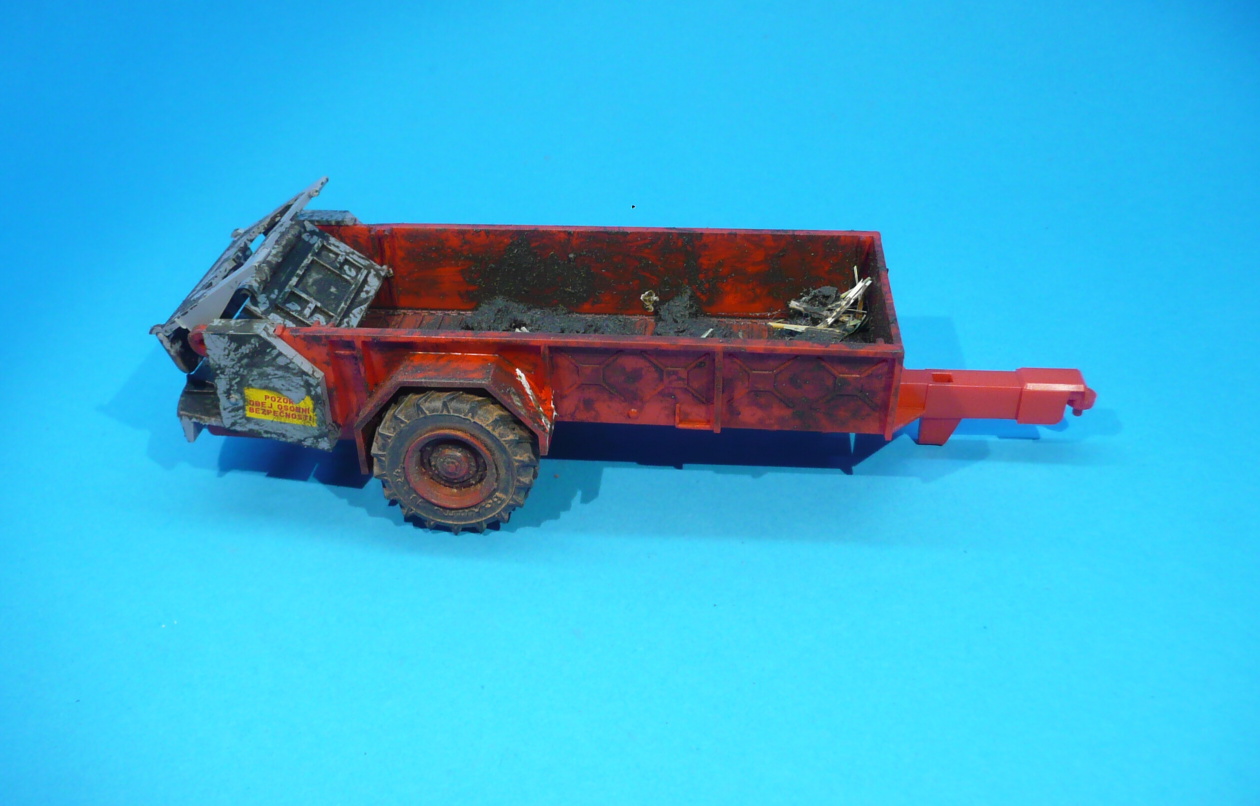 1:43 - rozmetadlo RUR-5 k traktoru Zetor Crystal 12045 - červená