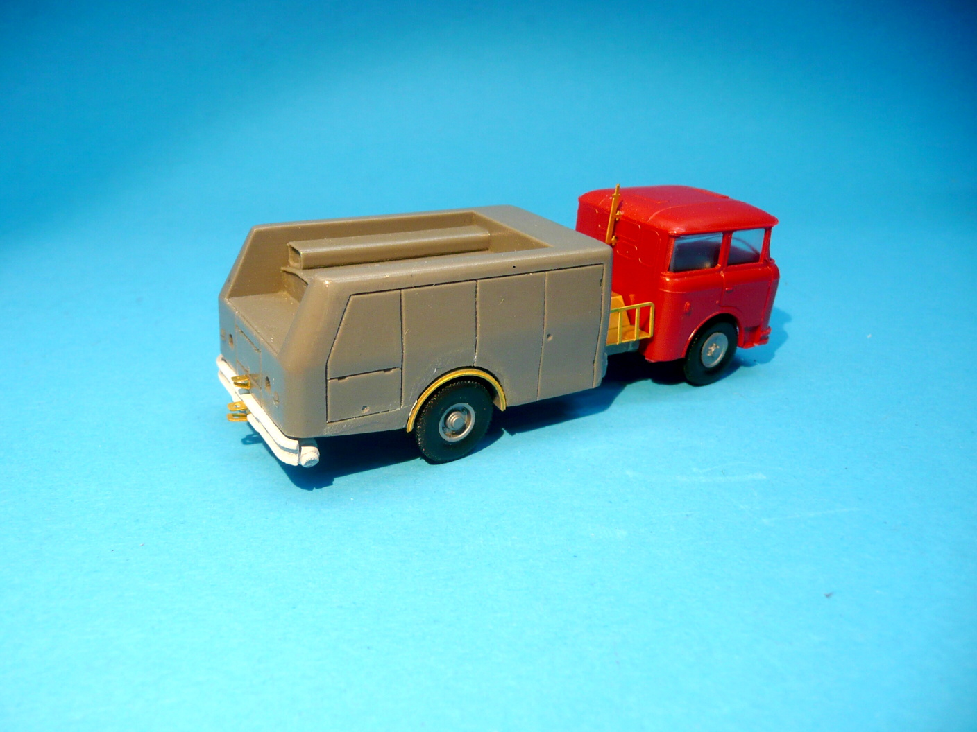 Škoda 706 RTHP - 1:87 - stavebnice