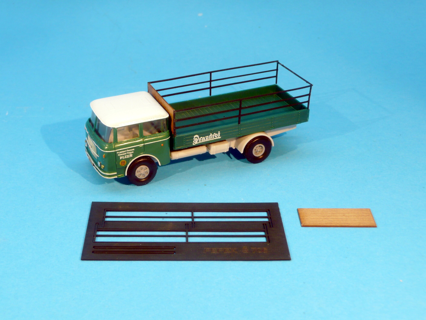 Škoda 706 - valník Prazdroj - TRILEX kola 1:87 