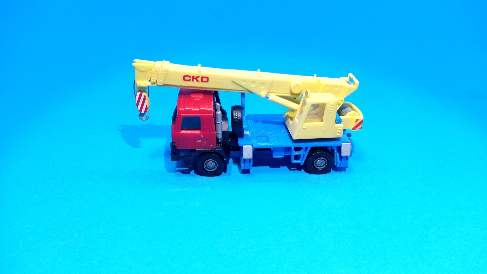 Tatra 815 4x4 - jeřáb AD125 - 1:87    