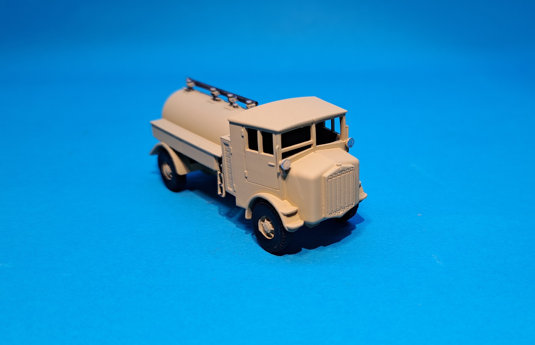Tatra 23 - cisterna - 1:87      