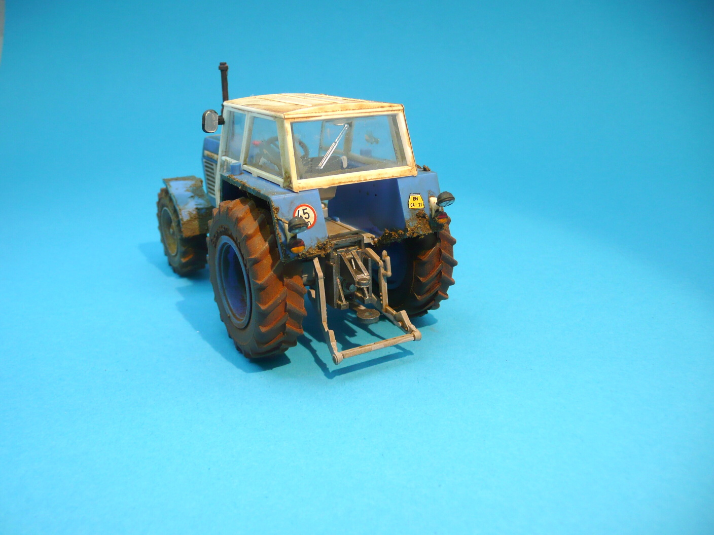 1:43 - traktor Zetor Crystal 12045 - PATINA
