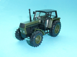 1:43 - traktor Zetor Crystal 12045 - vojenská zelená - hotový model