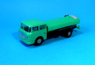 * Škoda 706 - cisterna zelená - 1:87    
