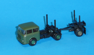* Škoda 706 - přepravník dřeva - krátký  1:87    