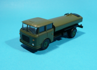 * Škoda 706 - cisterna vojenská - 1:87
