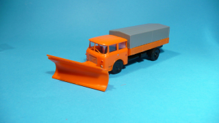 * Škoda 706 - valník s plachtou a pluhem - komunál - 1:87    