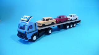 LIAZ plošinový návěs s nákladem 3x Trabant 601  - 1:87      