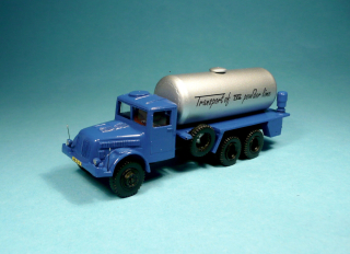 TATRA 111 Transport of Powder Lime - 1:87