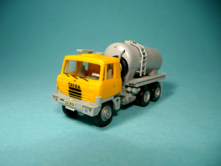 TATRA 815 6x6.2 přepravník cementu