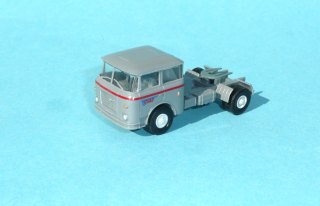 * Škoda 706 TN ČSAD - 1:87    