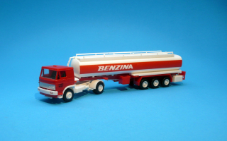 LIAZ - cisterna Benzina - 1:87      